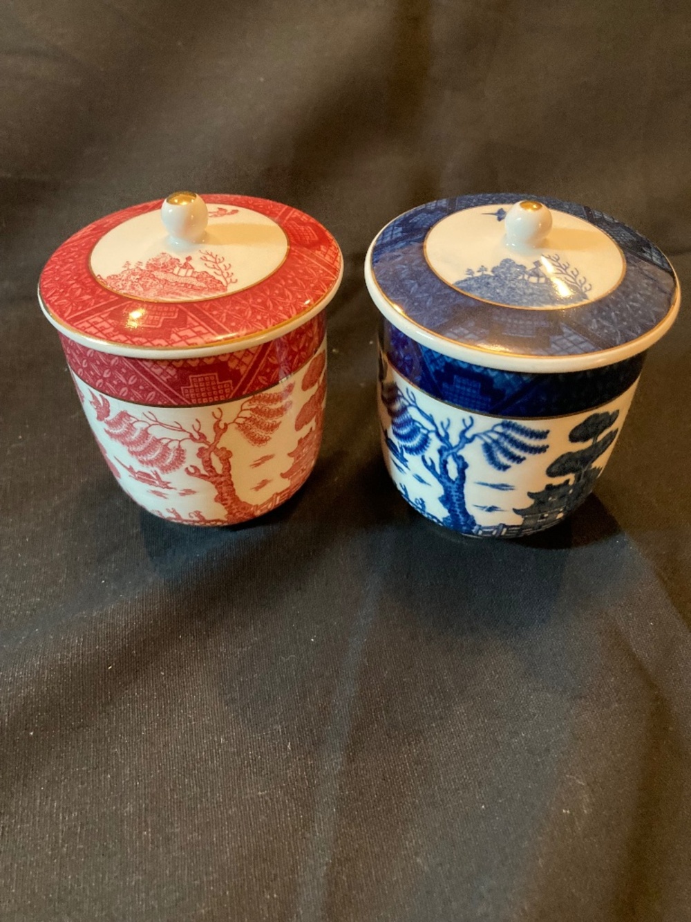 VNTAGE NIKKO DOUBLE PHOENIX BLUE & RED WILLOW LIDDED TEACUP PAIR